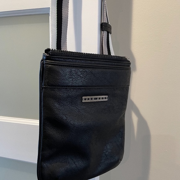 Hugo Boss Leather Messenger - Picture 6 of 6